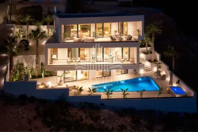 TROGIR, Luksuzna mediteranska vila s pogledom na more, 351 m²
