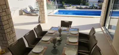 Vila 280 m², Žrnovska Banja, prvi red uz more i bazen - 8