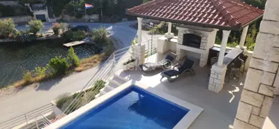 Vila 280 m², Žrnovska Banja, prvi red uz more i bazen - 11