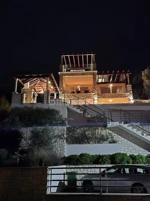 Vila 280 m², Žrnovska Banja, prvi red uz more i bazen - 2