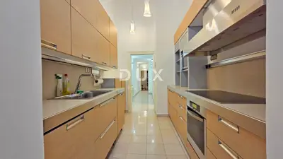 Apartment 128 m², Bulevard - 3 rooms + living room, yard - 19