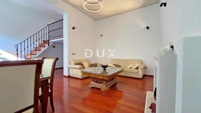 Apartment 128 m², Bulevard - 3 rooms + living room, yard - 2