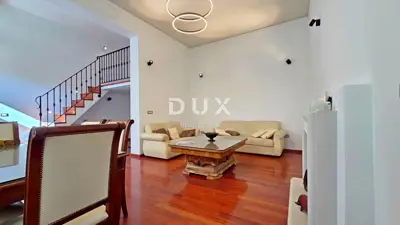 Apartment 128 m², Bulevard - 3 rooms + living room, yard - 4