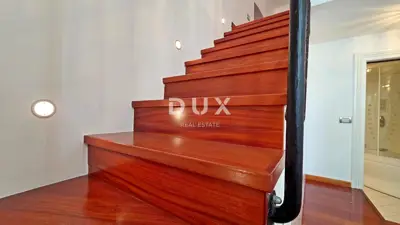 Apartment 128 m², Bulevard - 3 rooms + living room, yard - 16