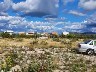 Građevinsko zemljište 3 250 m², Jadrija, ravno i osunčano