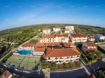 Hotel 3 735 m², Fažana, 4* by the beach and sea view