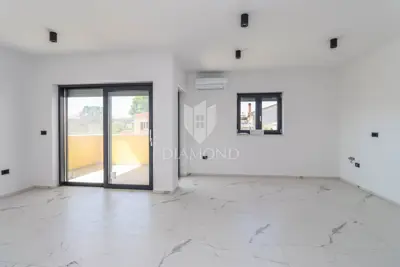 Stan 75 m², Štinjan - novogradnja s liftom i terasom
