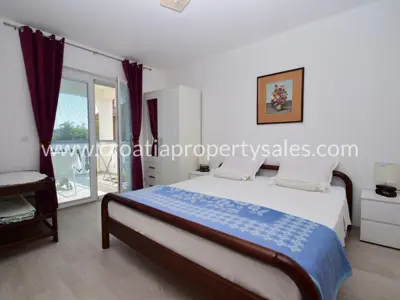 Apartmanska kuća u Šibeniku, prvi red do mora i 5 apartmana - 12