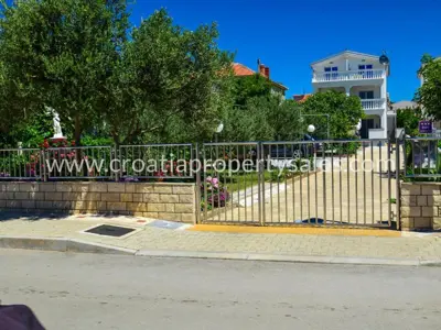 Apartmanska kuća u Šibeniku, prvi red do mora i 5 apartmana - 10