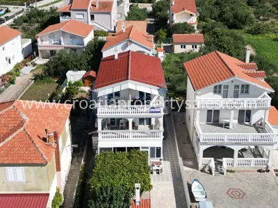 Apartmanska kuća u Šibeniku, prvi red do mora i 5 apartmana - 2
