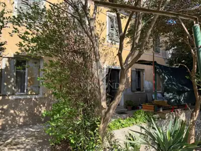 Haus 265 m², Krimeja - zwei Wohnungen, Garage und Grundstück