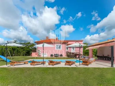 Kuća 2452 m², Labin - bazen i velika okućnica