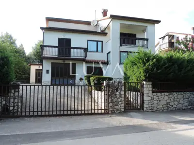 House 308 m², Buzet - residential-commercial, garage