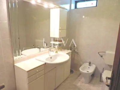Haus 308 m², Buzet - Wohn- und Geschäftsimmobilie, Garage - 12