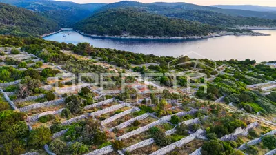 Građevinsko zemljište 400 m², Povlja na Braču, pogled na more