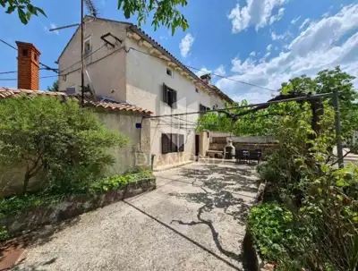 Kuća 100 m², Svetvinčenat - autohtona kamena kuća