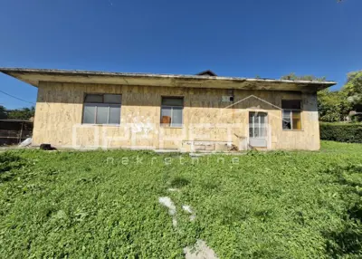Baugrundstück 523 m², Gajnice - ruhige Siedlung an der Hauptstraße