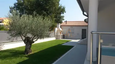 Vila 270 m² u Banjolama, 150 m od mora i bazen - 3