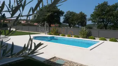 Vila 270 m² u Banjolama, 150 m od mora i bazen