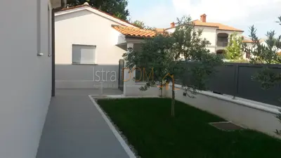 Vila 270 m² u Banjolama, 150 m od mora i bazen - 8