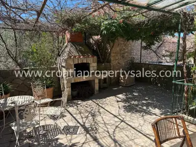 Kuća 137 m², otok Hvar - kamena kuća za renovaciju - 3