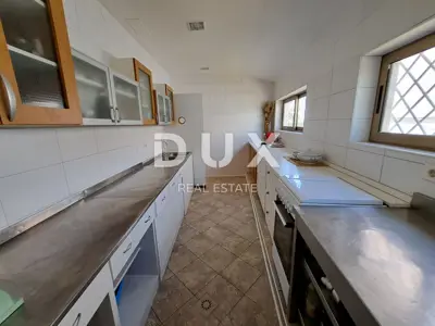 Vila 542 m², Pobri - pogled na more i okućnica 1.200 m² - 14