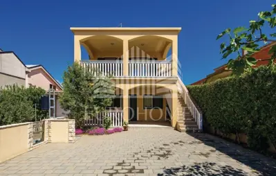 House 200 m², Povljana - two separate apartments