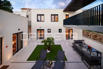 Haus zum Kauf in Dugi Rat, 224 m²