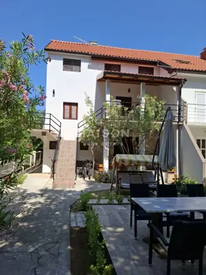 Apartment house, Sabunike, 6 apartments and 700 m from the beach