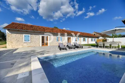 Haus 194 m², Gornje Raštane - Pool und Grill