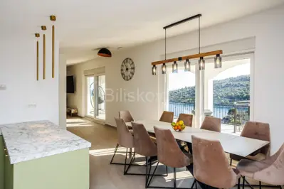 Kuća 640 m², Sevid - pogled na more i bazen - 13