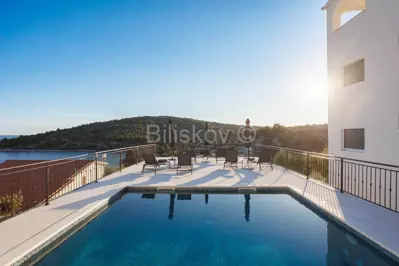 Kuća 640 m², Sevid - pogled na more i bazen - 10