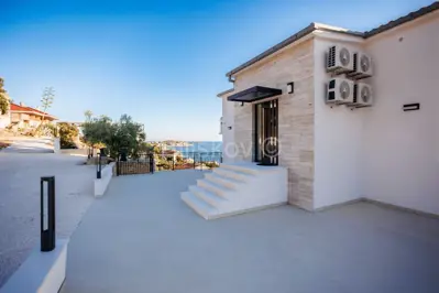 Kuća 640 m², Sevid - pogled na more i bazen - 6