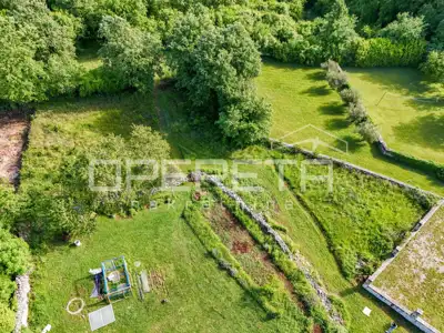 Baugrundstück 910 m², Barban - Ruhe und Privatsphäre