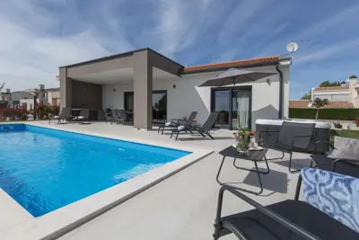 Villa 147 m², Sveti Lovreč - ruhige Lage und Privatsphäre - 3