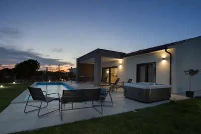Villa 147 m², Sveti Lovreč - ruhige Lage und Privatsphäre - 7