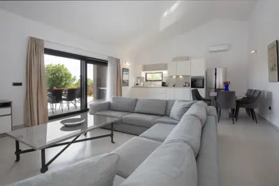 Villa 147 m², Sveti Lovreč - ruhige Lage und Privatsphäre - 10