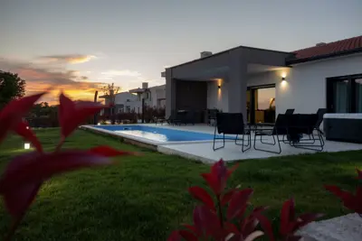 Villa 147 m², Sveti Lovreč - ruhige Lage und Privatsphäre - 8