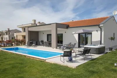 Villa 147 m², Sveti Lovreč - quiet location and privacy