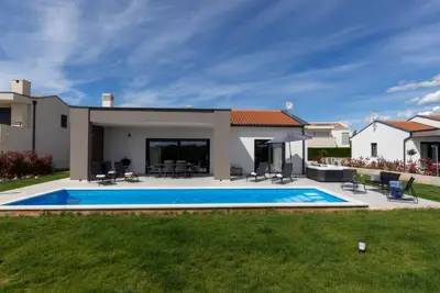 Villa 147 m², Sveti Lovreč - ruhige Lage und Privatsphäre - 6