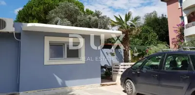 Haus 52 m², Premantura - Zentrum, Hof und Parkplatz - 2