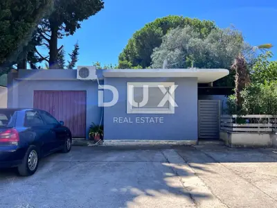 Haus 52 m², Premantura - Zentrum, Hof und Parkplatz - 3
