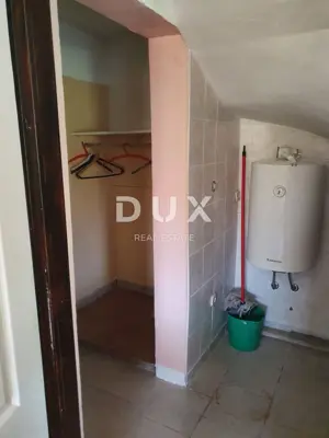 Haus 52 m², Premantura - Zentrum, Hof und Parkplatz - 12