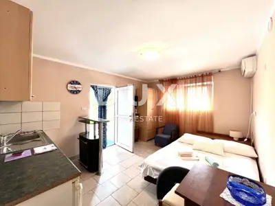 Haus 52 m², Premantura - Zentrum, Hof und Parkplatz - 9