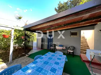 Haus 52 m², Premantura - Zentrum, Hof und Parkplatz - 4