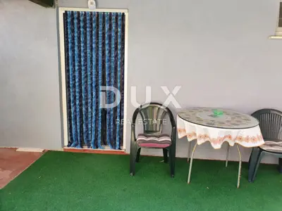 Haus 52 m², Premantura - Zentrum, Hof und Parkplatz - 6
