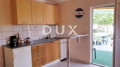 Haus 52 m², Premantura - Zentrum, Hof und Parkplatz - 8