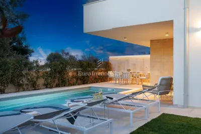 Kuća 109 m², Malinska - bazen i dvije terase - 3
