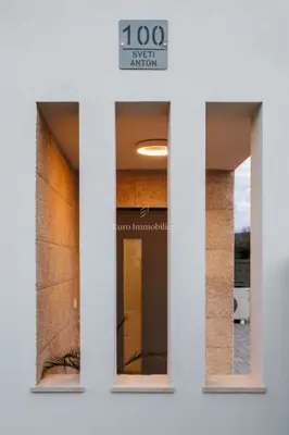 Kuća 109 m², Malinska - bazen i dvije terase - 21