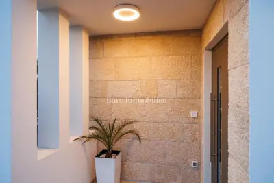 Kuća 109 m², Malinska - bazen i dvije terase - 22